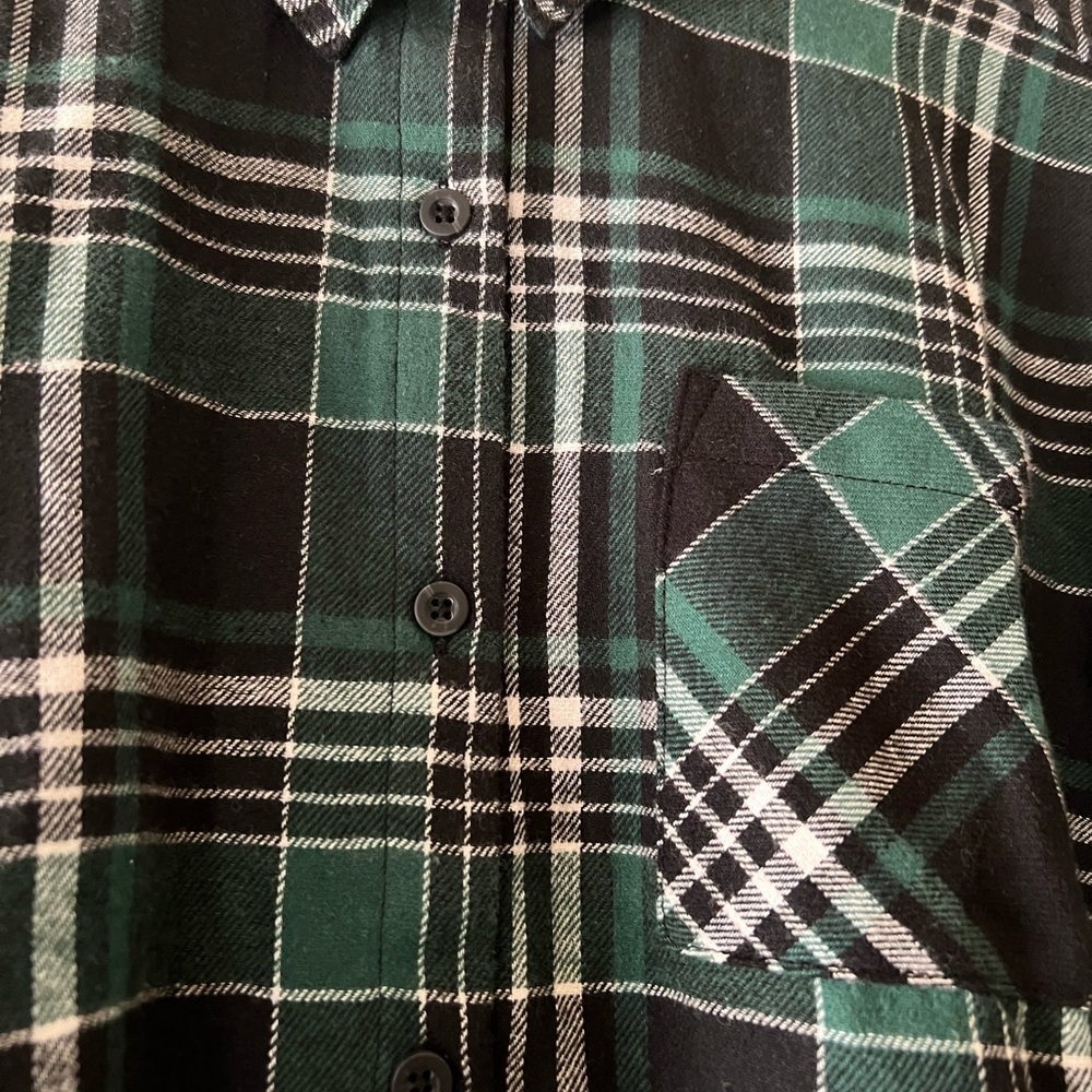 Weekends Everyday Women’s Green & Black Flannel Crop Top - Picture 3 of 9